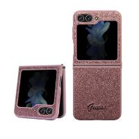 Guess PC/TPU Glitter Flakes Metal Logo Zadní Kryt pro Samsung Galaxy Z Flip 5 Pink Guess PC/TPU Glitter Flakes Metal Logo Zadní Kryt pro Samsung Galaxy Z Flip 5 Pink